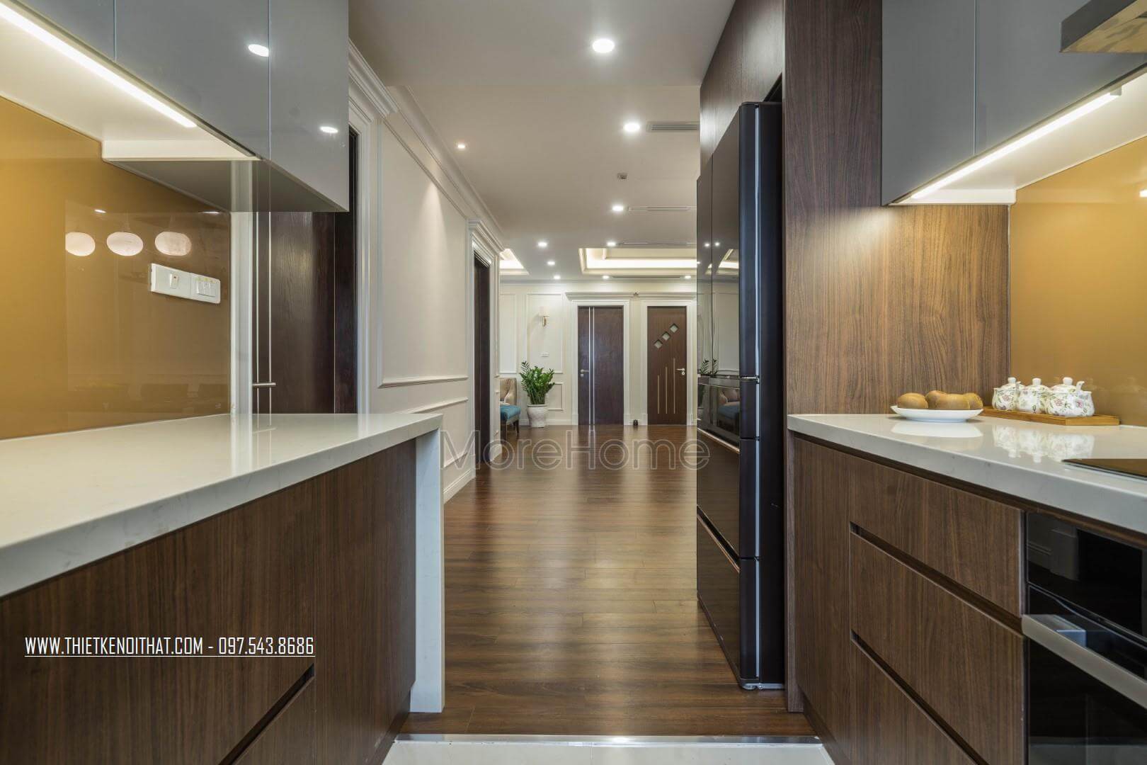 Bằng cách tính toán chính xác khoảng cách tủ bếp trên - tủ bếp dưới Morehome đã thi công tủ bếp tối ưu nhất cho gia chủ Thiết kế phòng bếp, tủ bếp đẹp